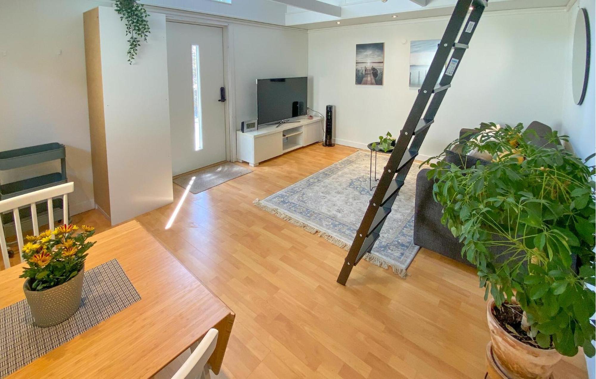 Holiday home Stunning In With Kitchen Uddevalla